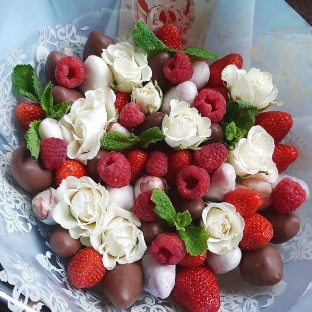 Клубничный букет