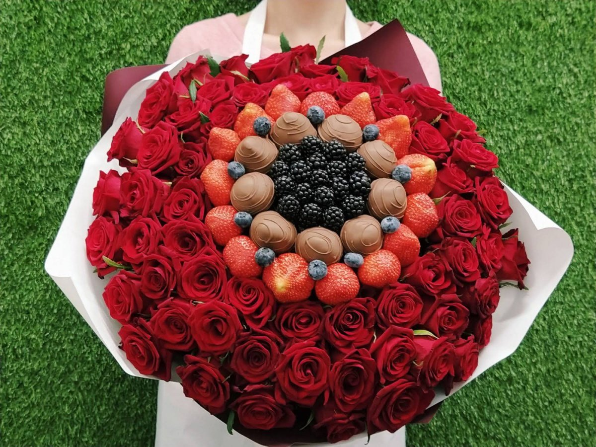 Букет с клубникой