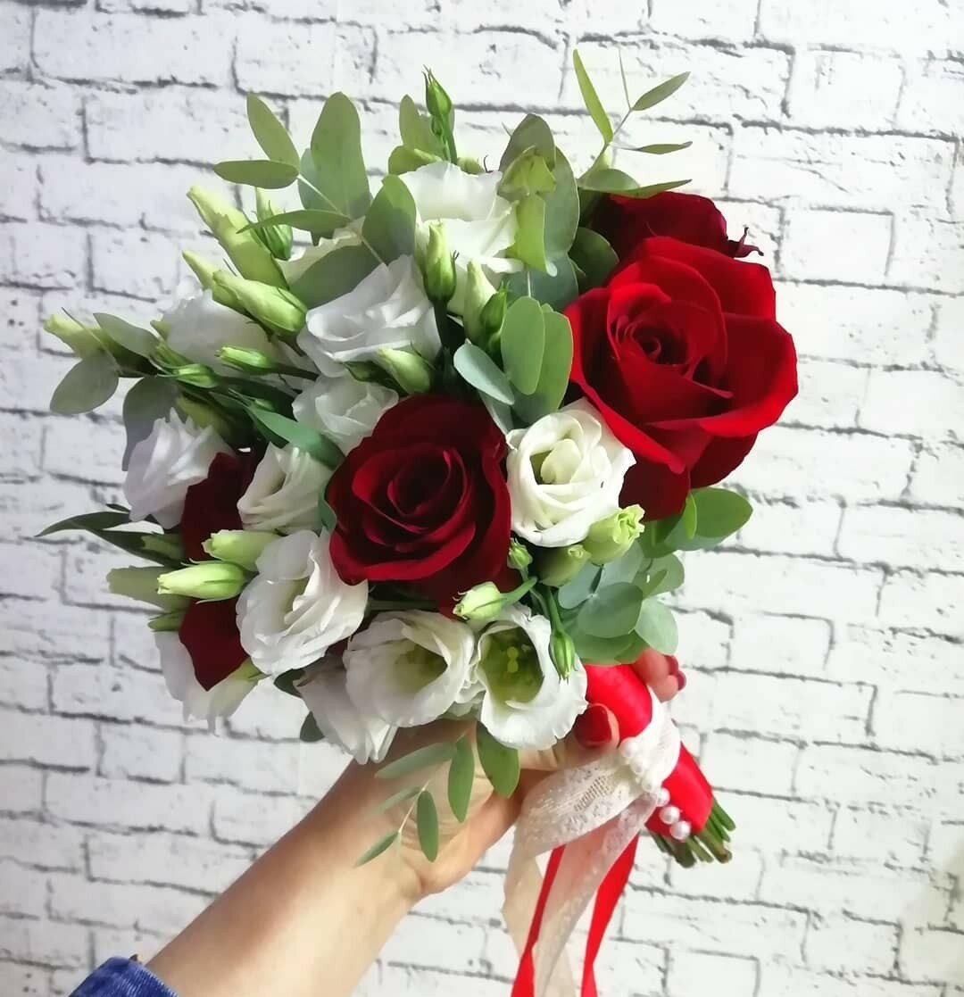 Свадебный букет из 5 роз