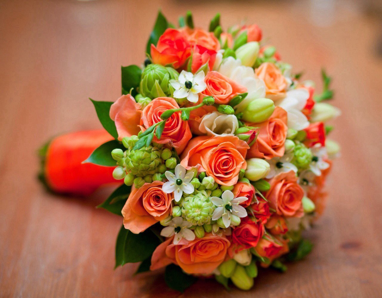 Букет оранжевых цветов. Свадебный букет оранжевый. Букет из оранжевых роз. Букет в оранжевых тонах. Букет невесты "оранжевый".