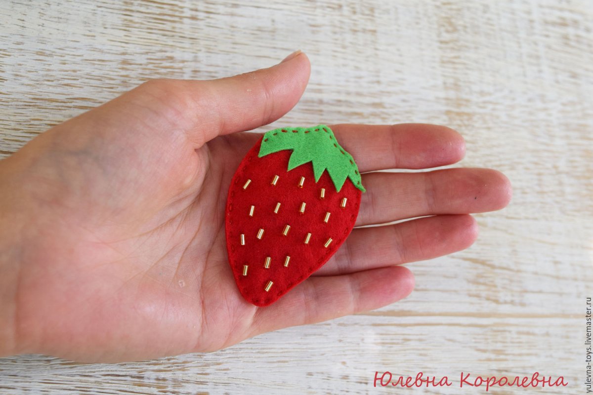 Земляника из фетра