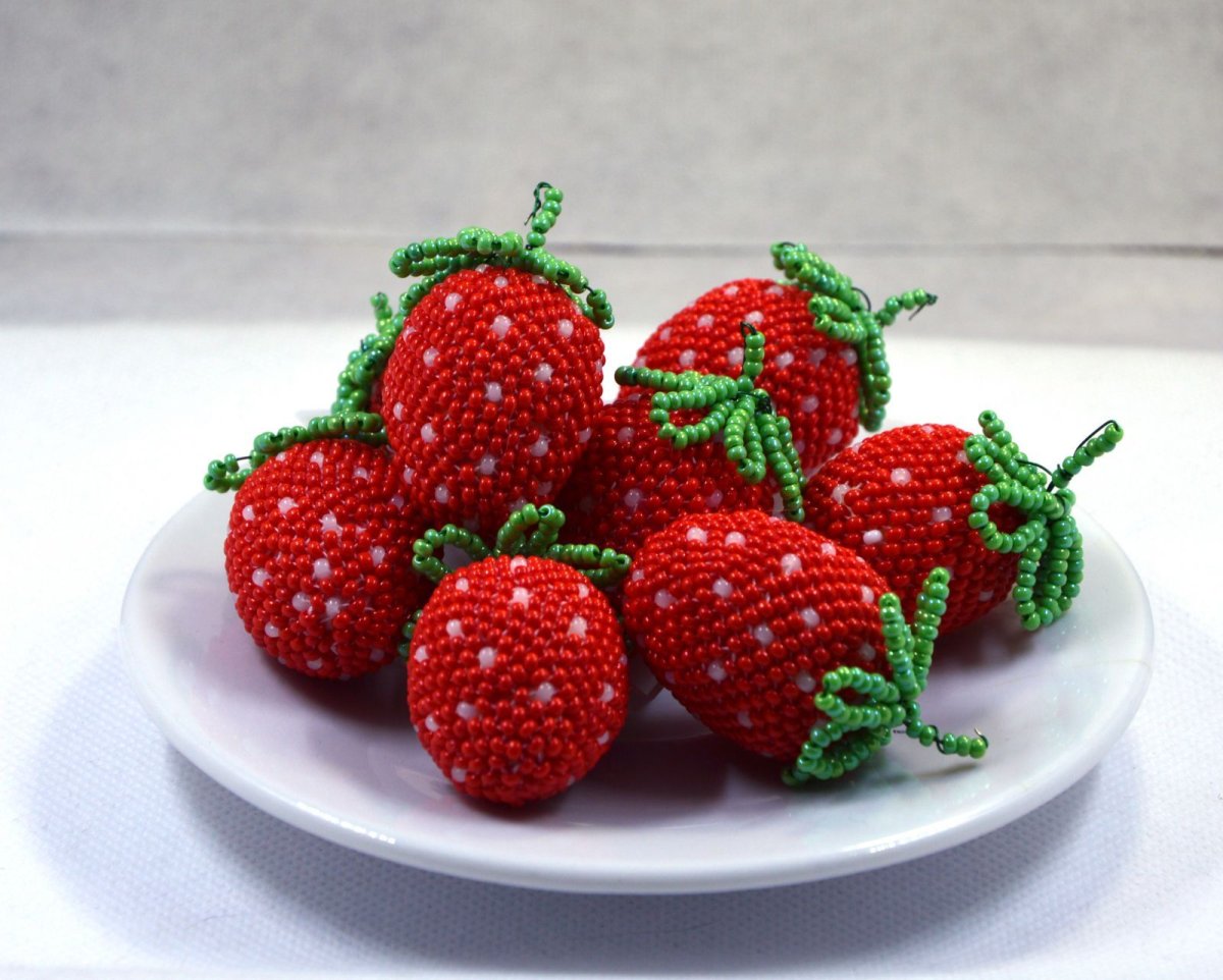 Клубника из бисера
