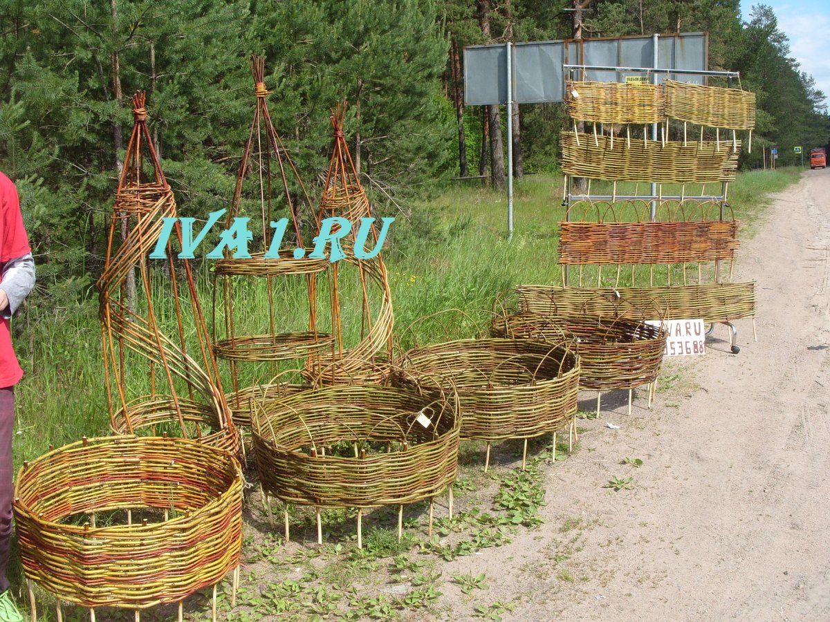 Клумбы из ивовых прутьев