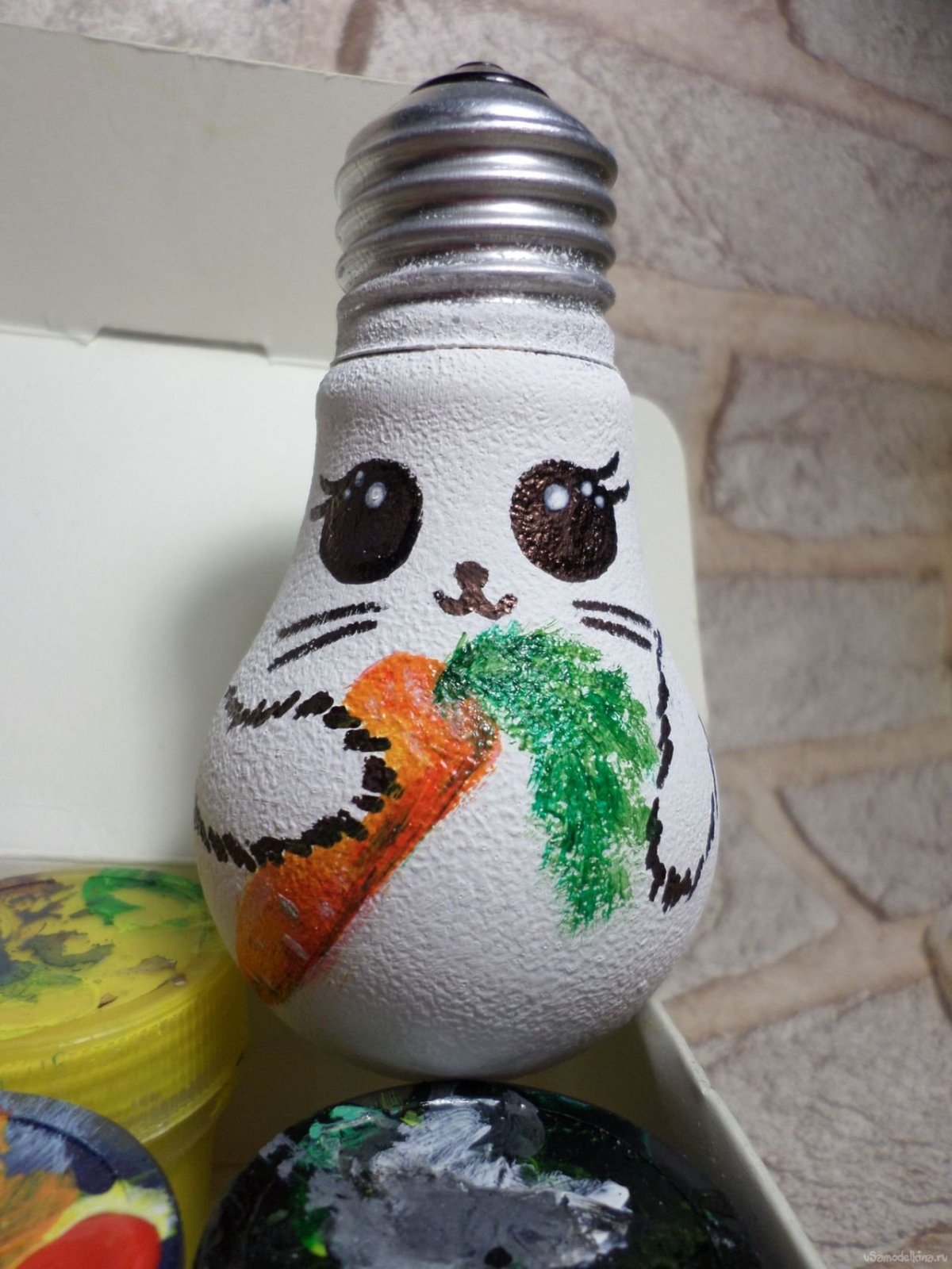 Игрушки из перегоревших лампочек
