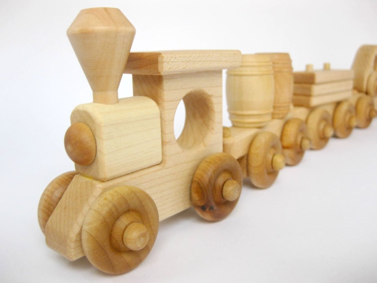 Детские игрушки из дерева