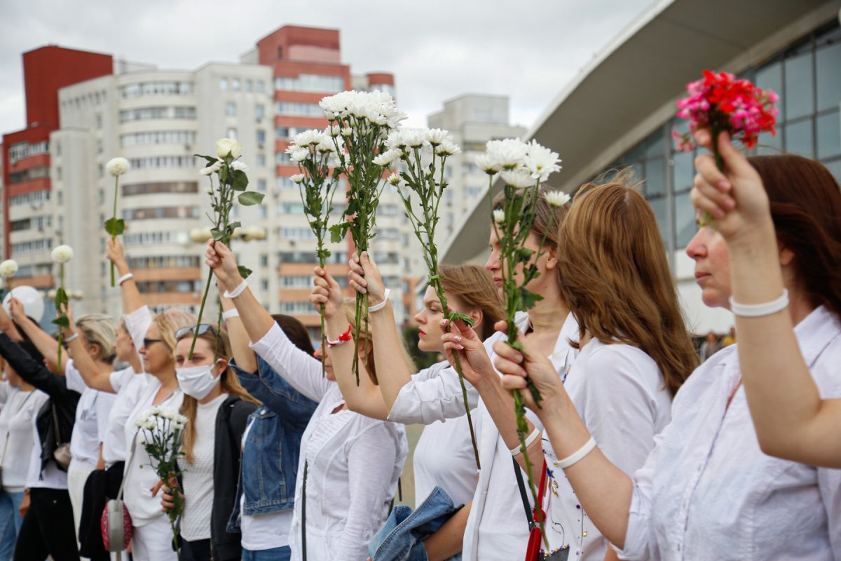 Митинг с цветами