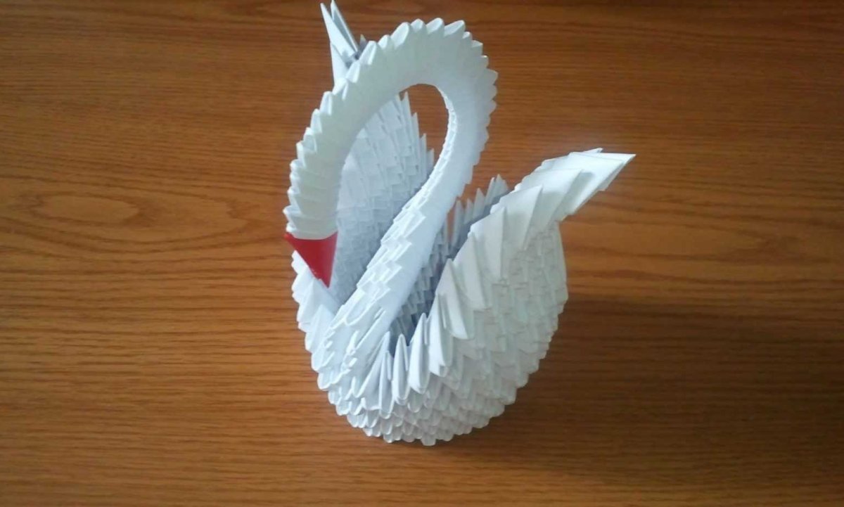 Лебедь из бумаги маленький