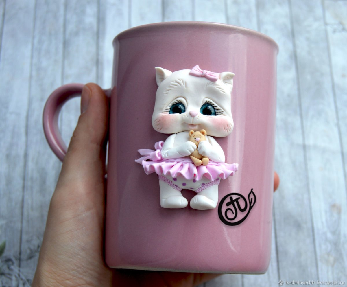 Кошечка из полимерной глины на кружке