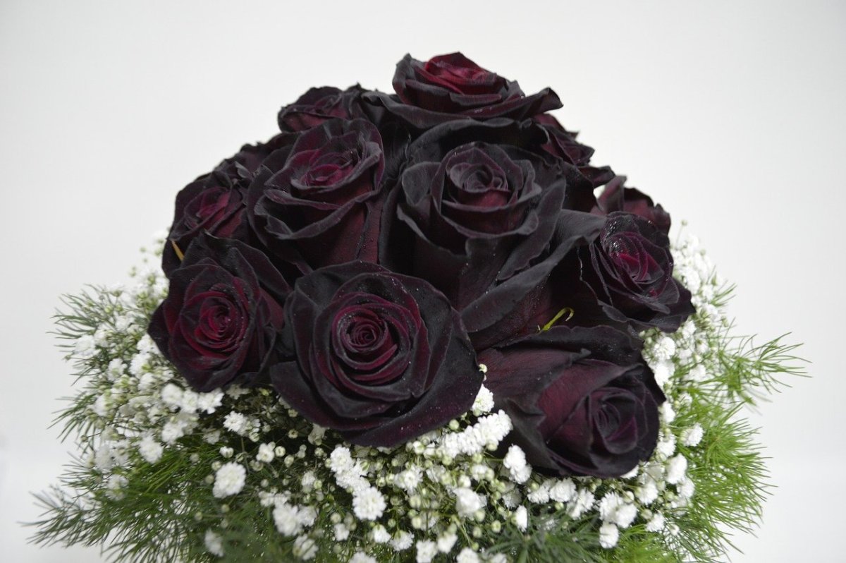 Букет темных роз