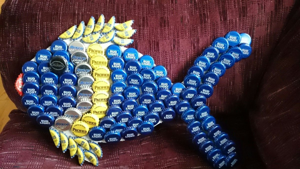 Рыбка из пластиковых пробок