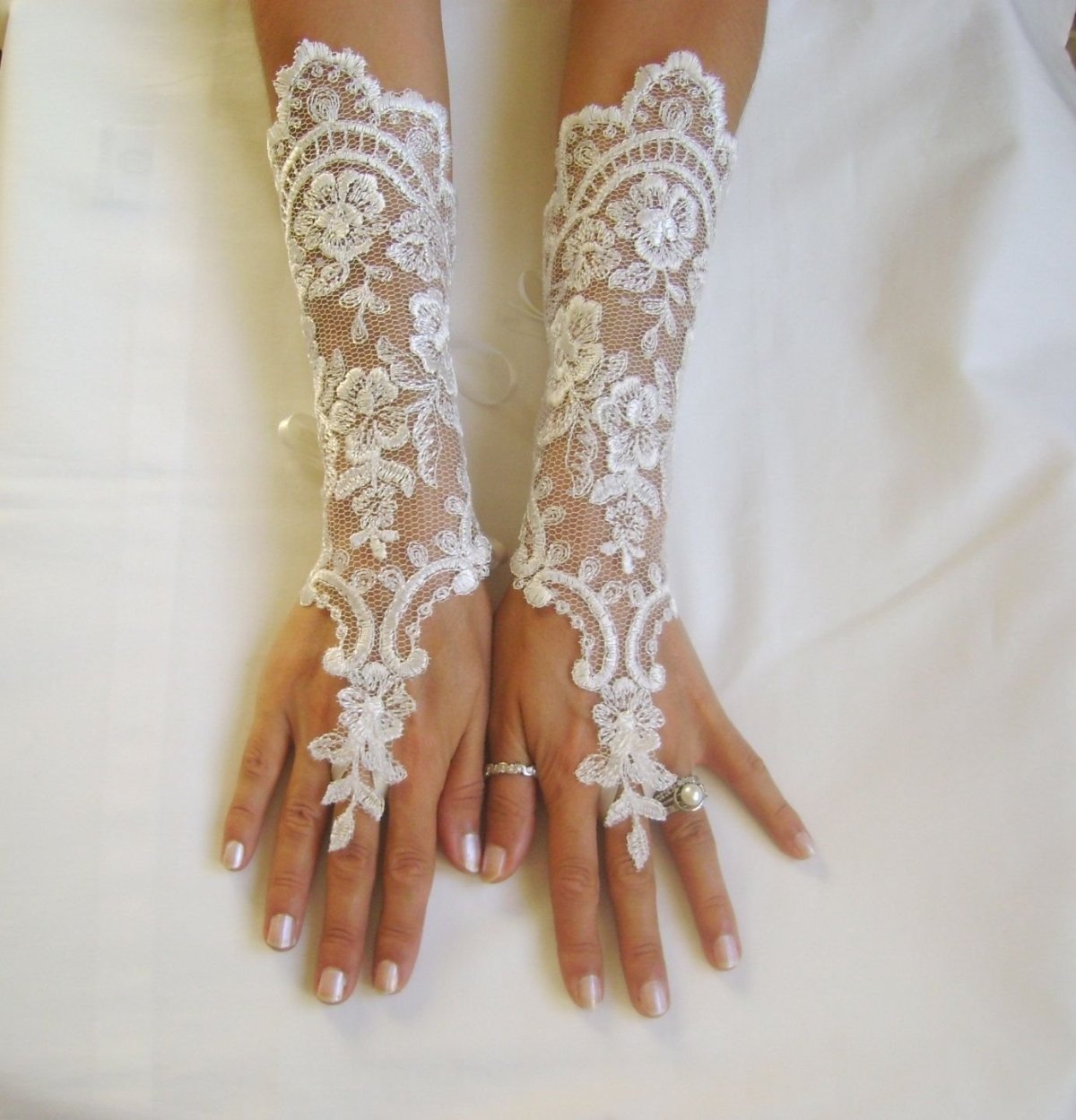 How to Design Bridal Gloves Black