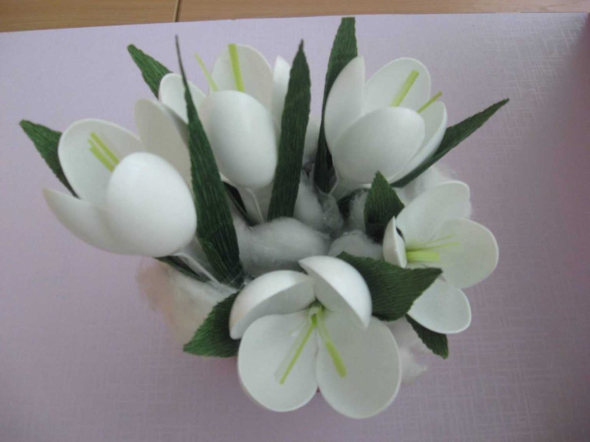 Подснежники из ложек одноразовых