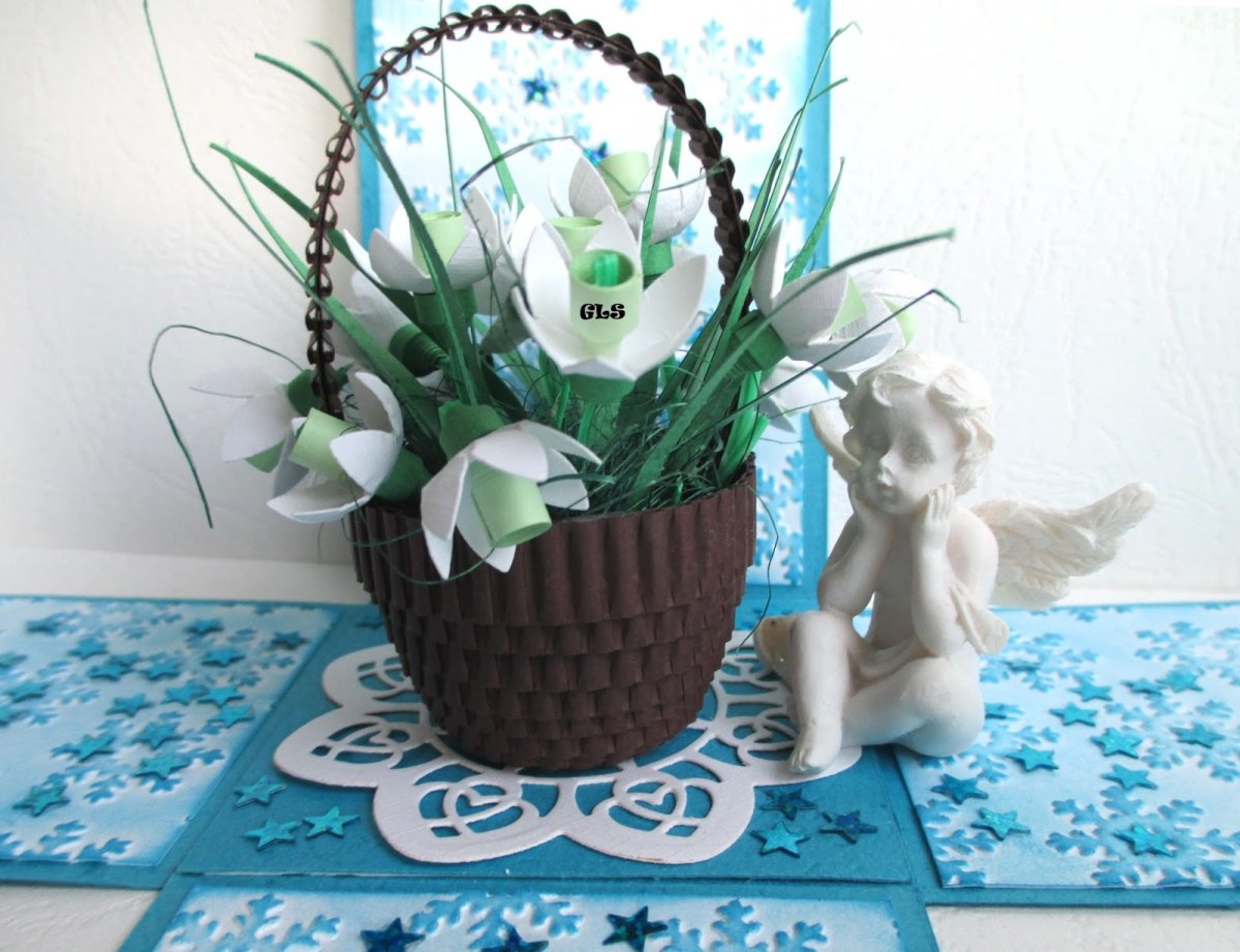 Коробка с подснежниками