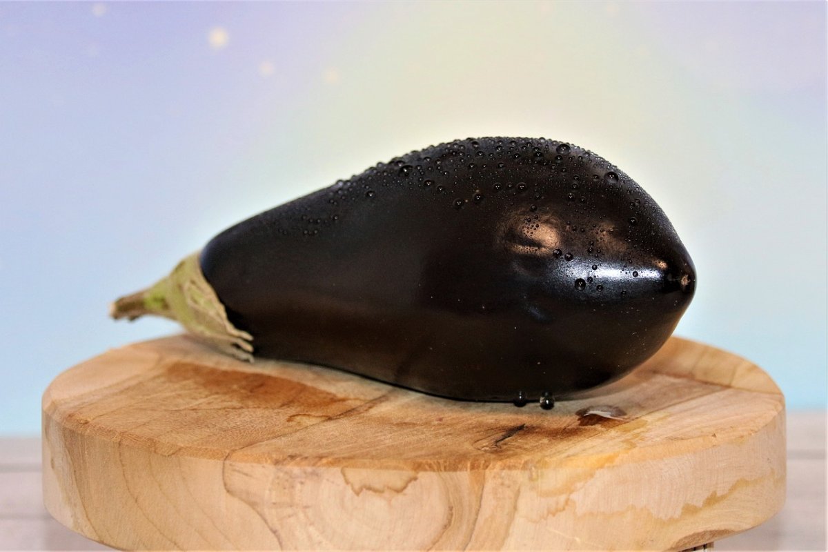 Кит из баклажана
