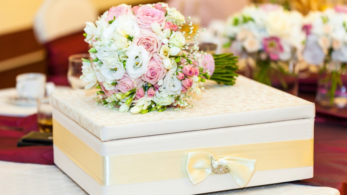 Букет цветов в коробке на свадьбу