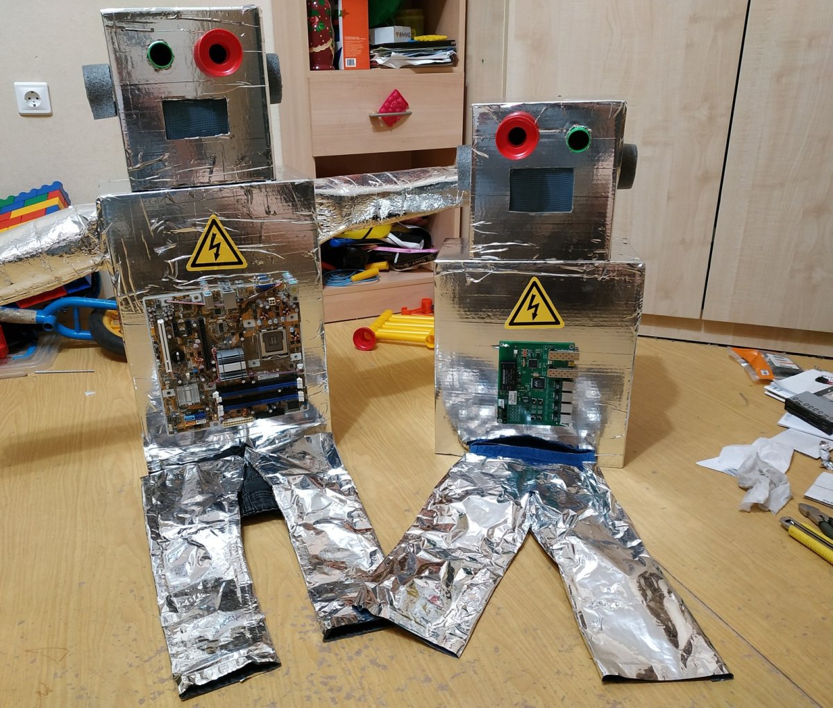 Костюм робота из коробок