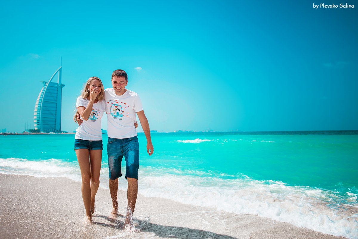 Dubai couple Travel
