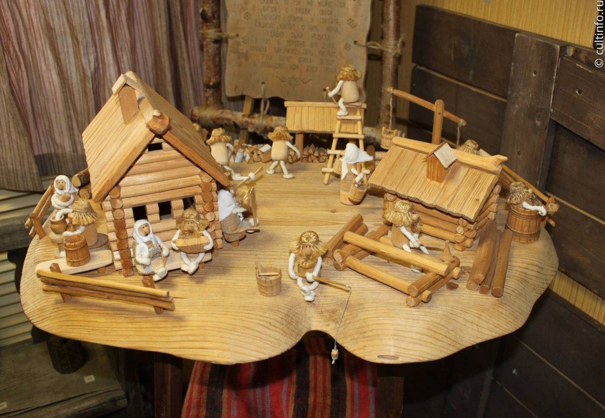 Древнерусские игрушки из дерева