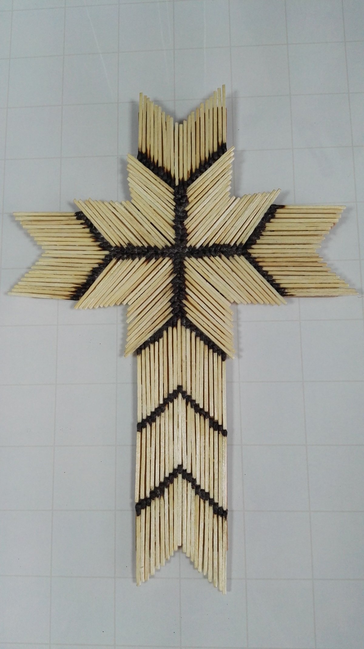 Крестик из спичек