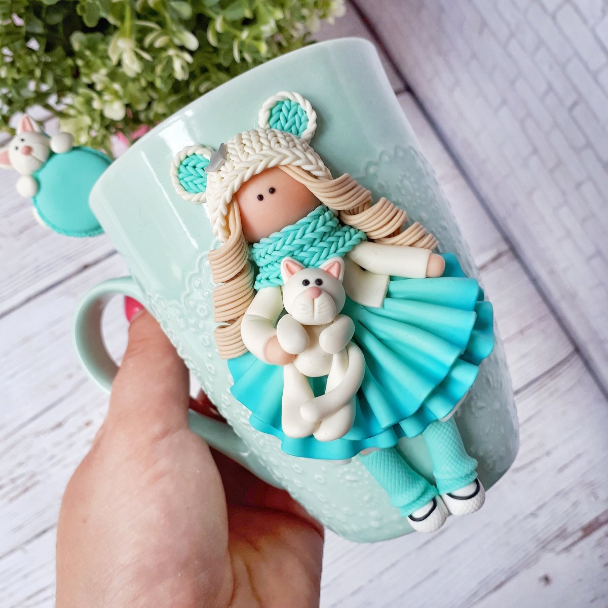 Куколки из полимерной глины на кружке
