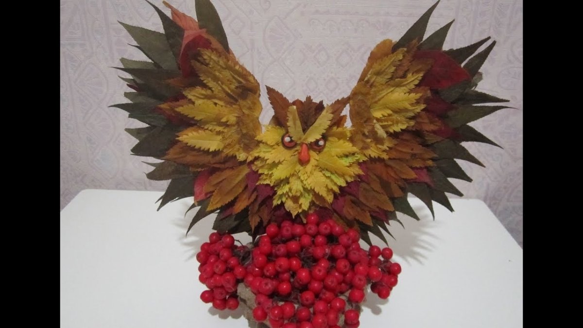 Сова из листьев