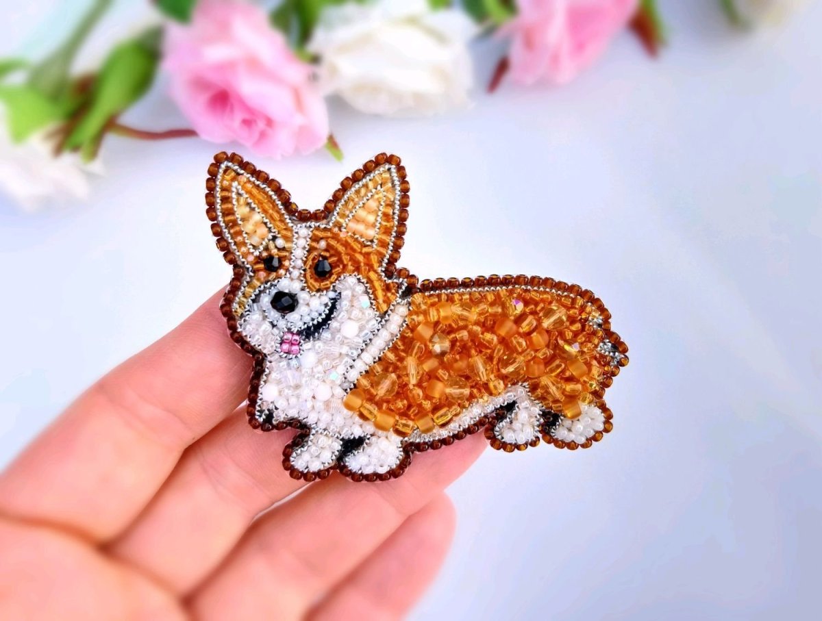 Корги брошь бисер