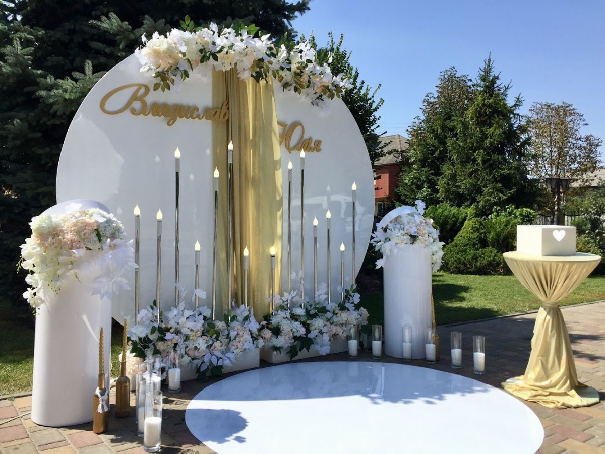 Свадебная арка с подсветкой