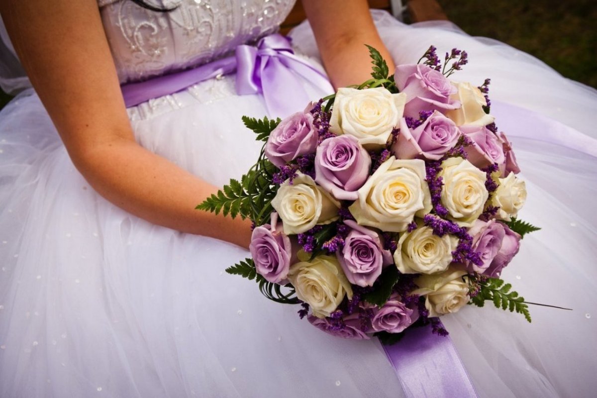 Букет невесты в фиолетовых тонах