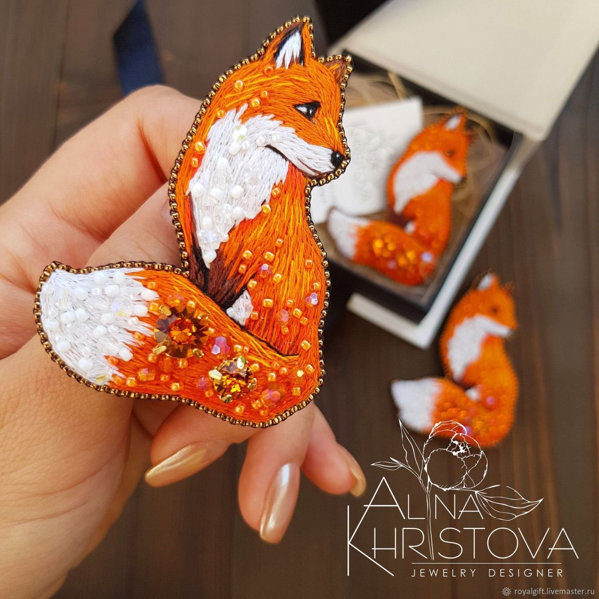 Брошки лисы