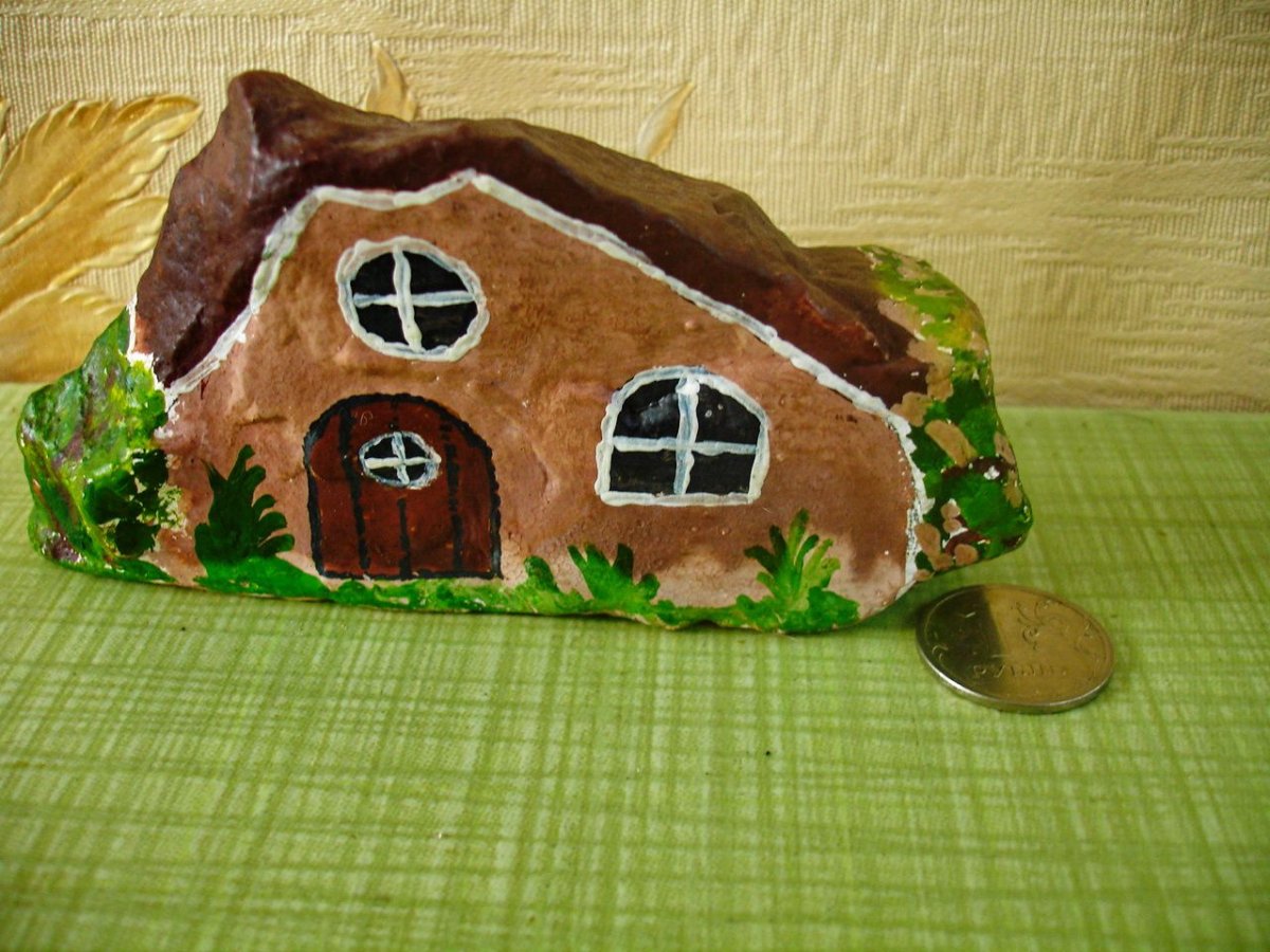 Домик из камней трафарет