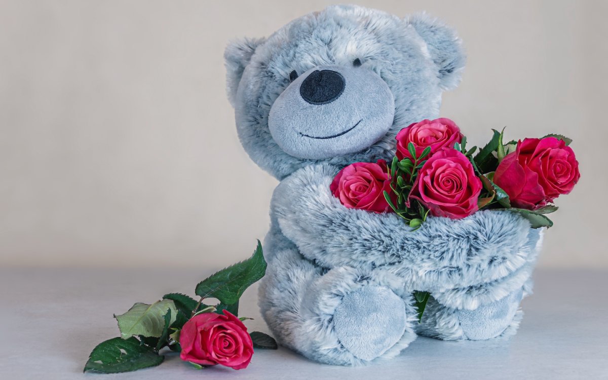 Медвежонок с цветами