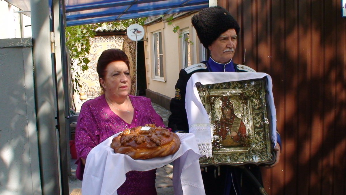 Казачка с пирогом