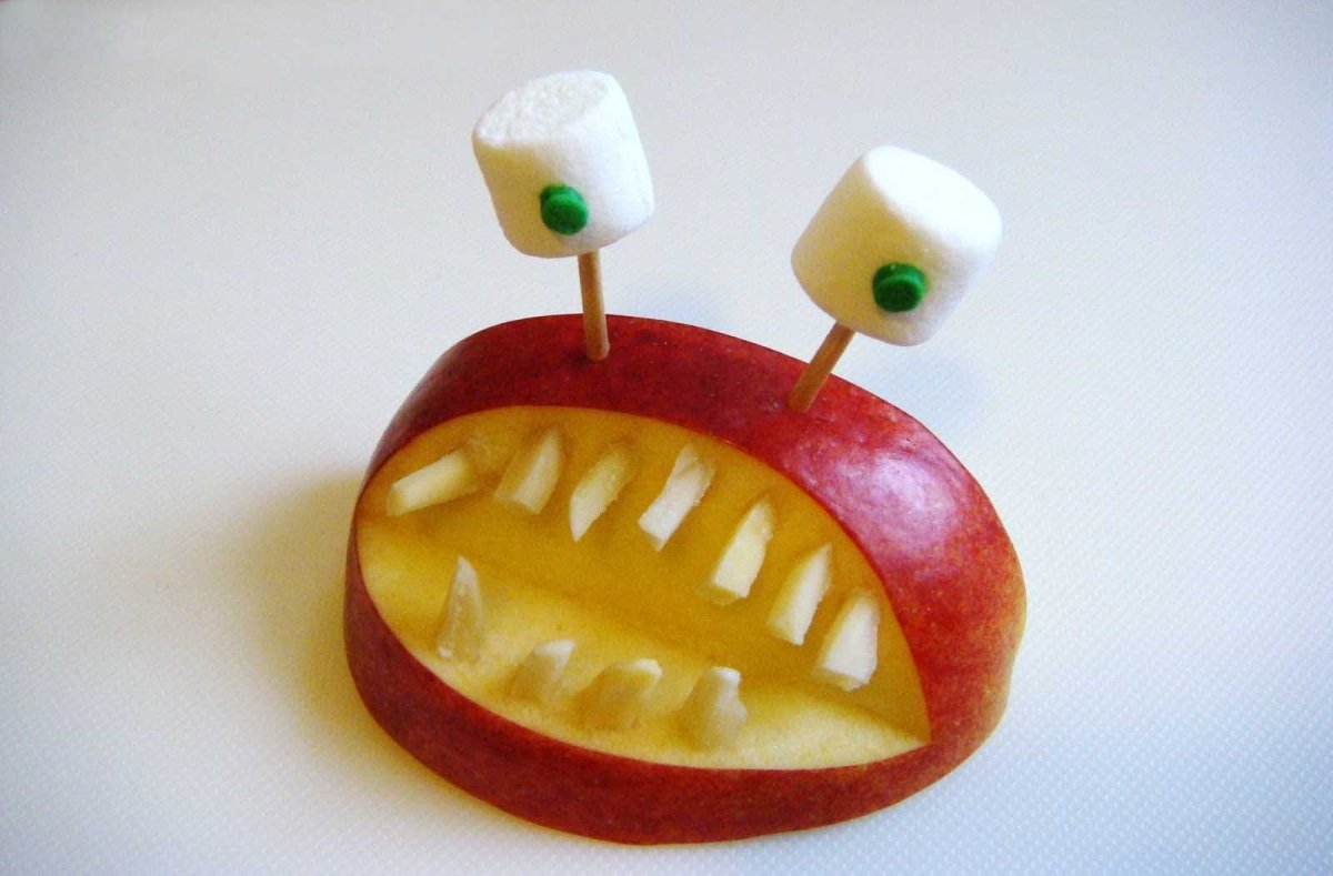 Фигурки из яблок