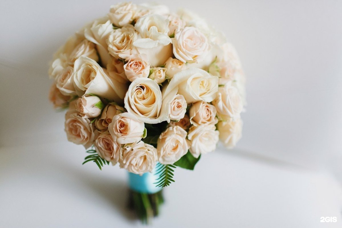 Свадебный букет из бежевых роз
