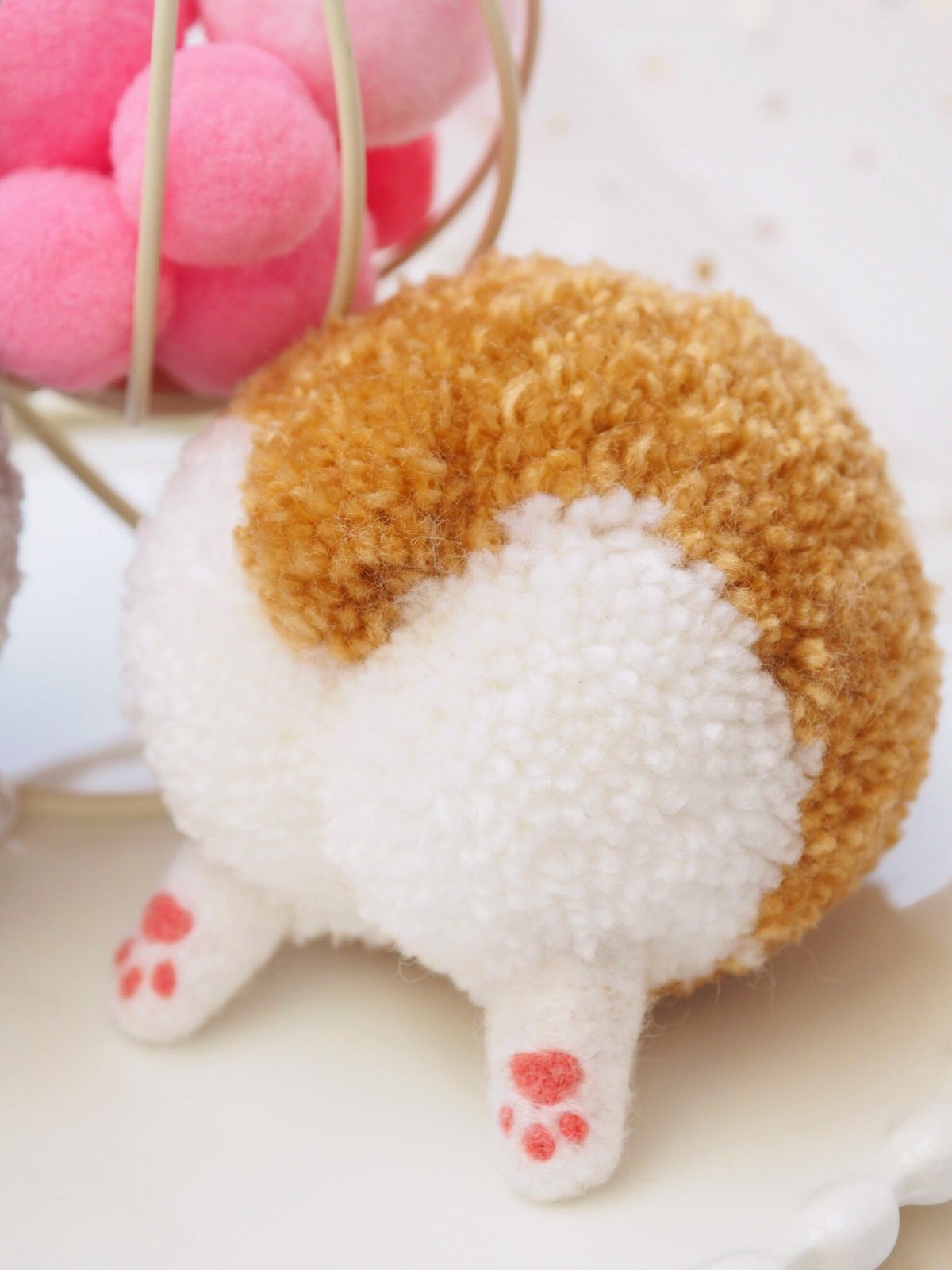 Корова из помпонов