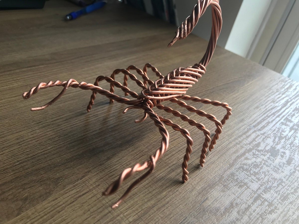 Фигурки из медной проволоки