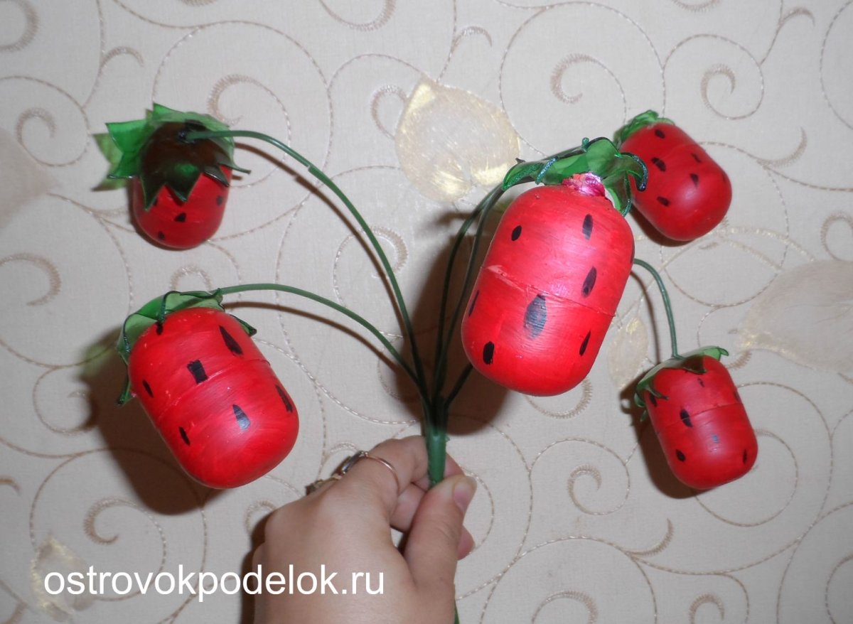 Клубника из Киндер сюрприза