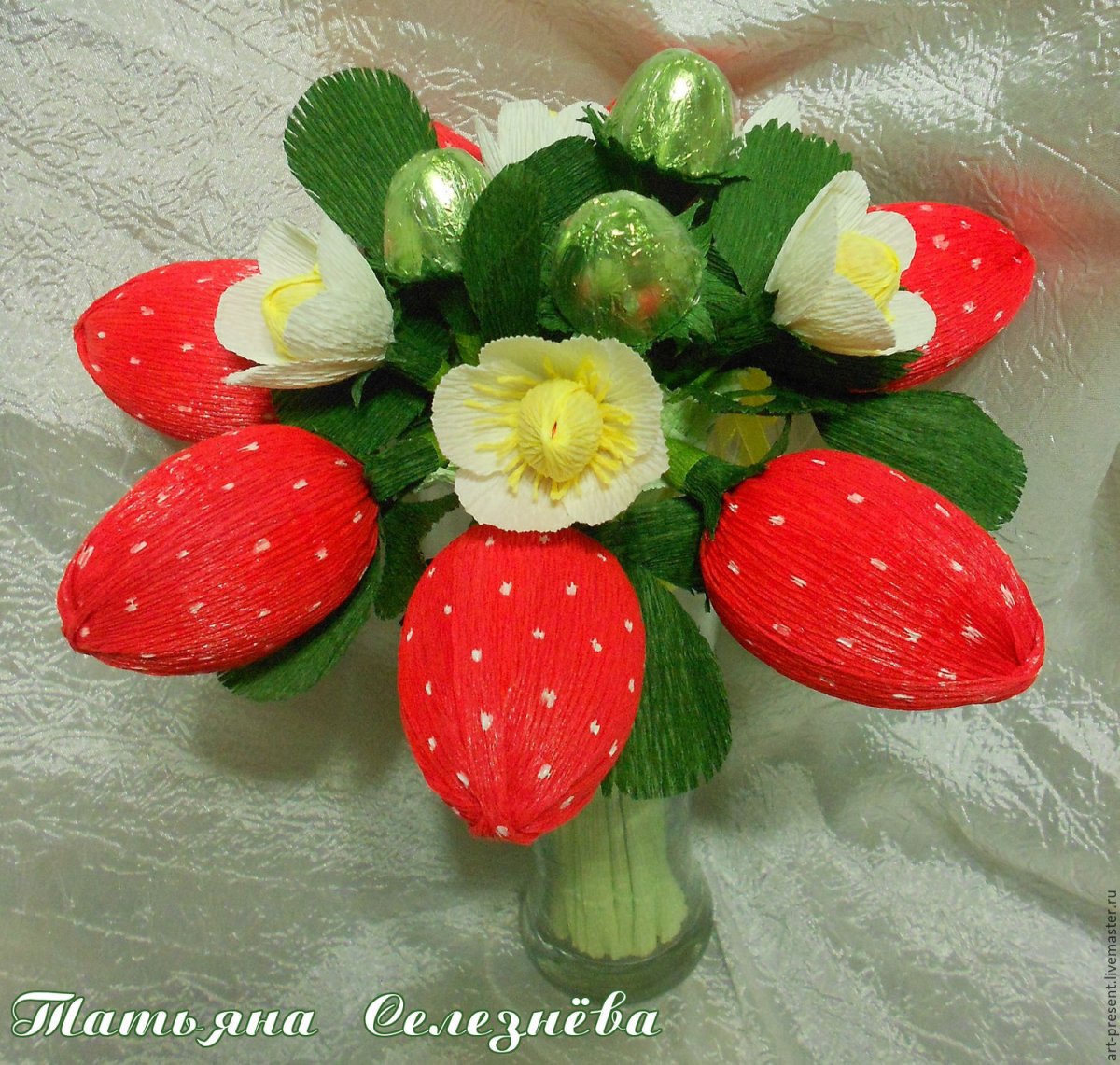 Клубника из киндеров