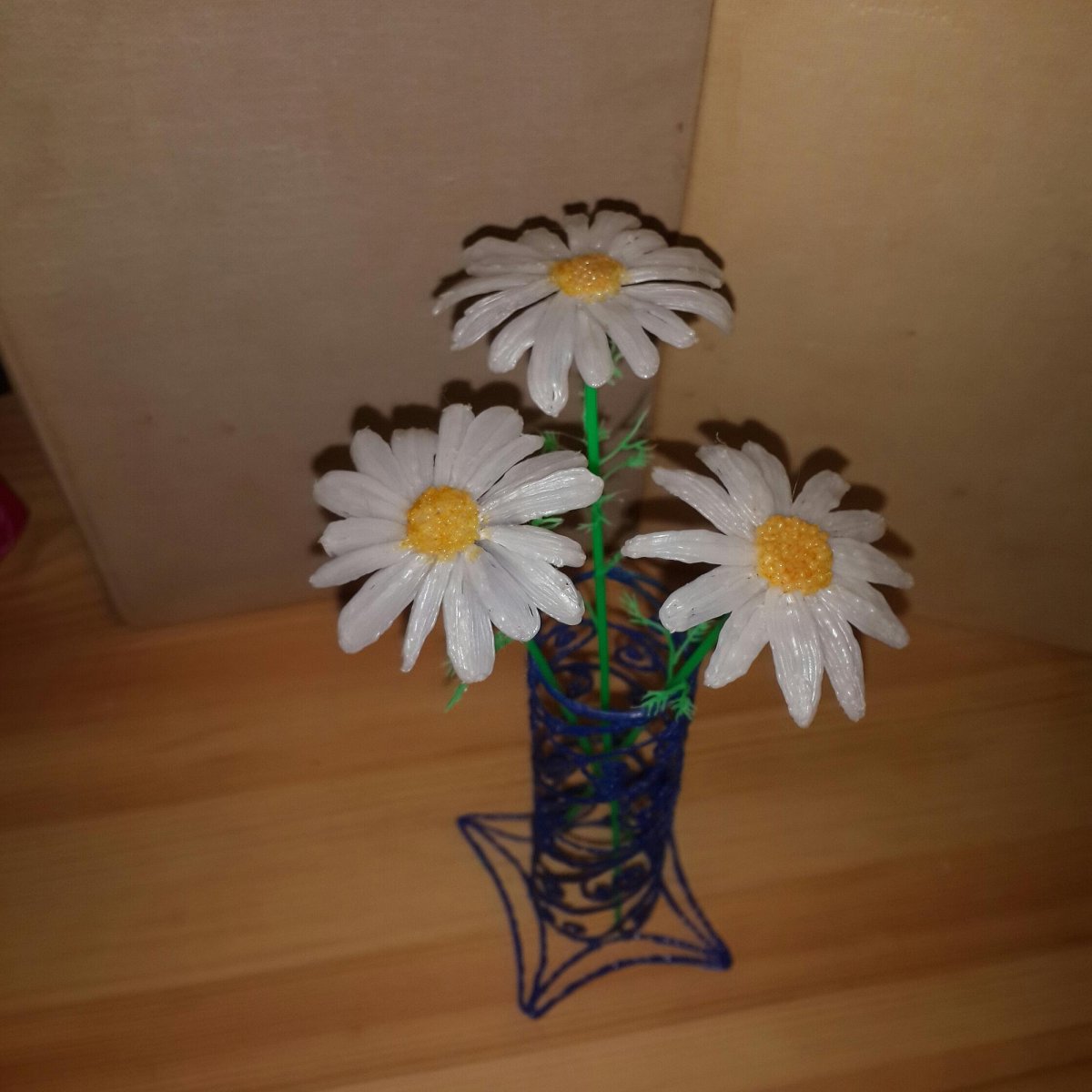 Ромашка с ручкой из бумаги