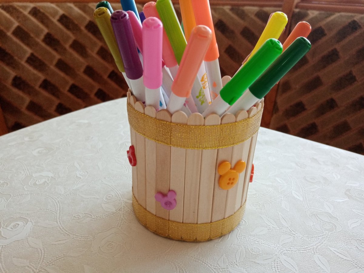 Карандашница из палочек для мороженого