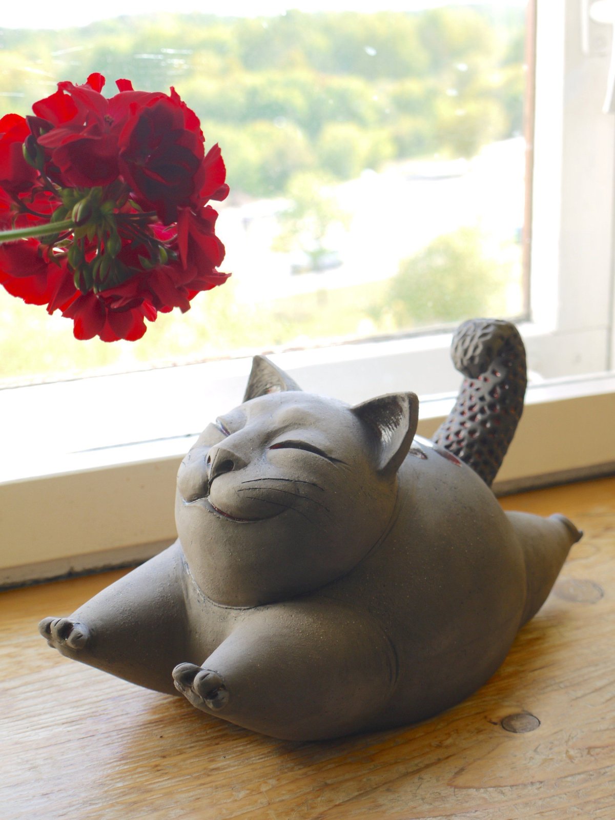 Кошечка из глины