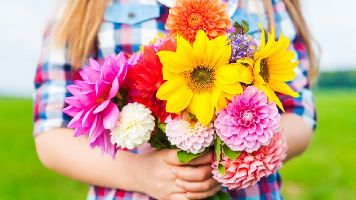 Flowers delivery on Sunday