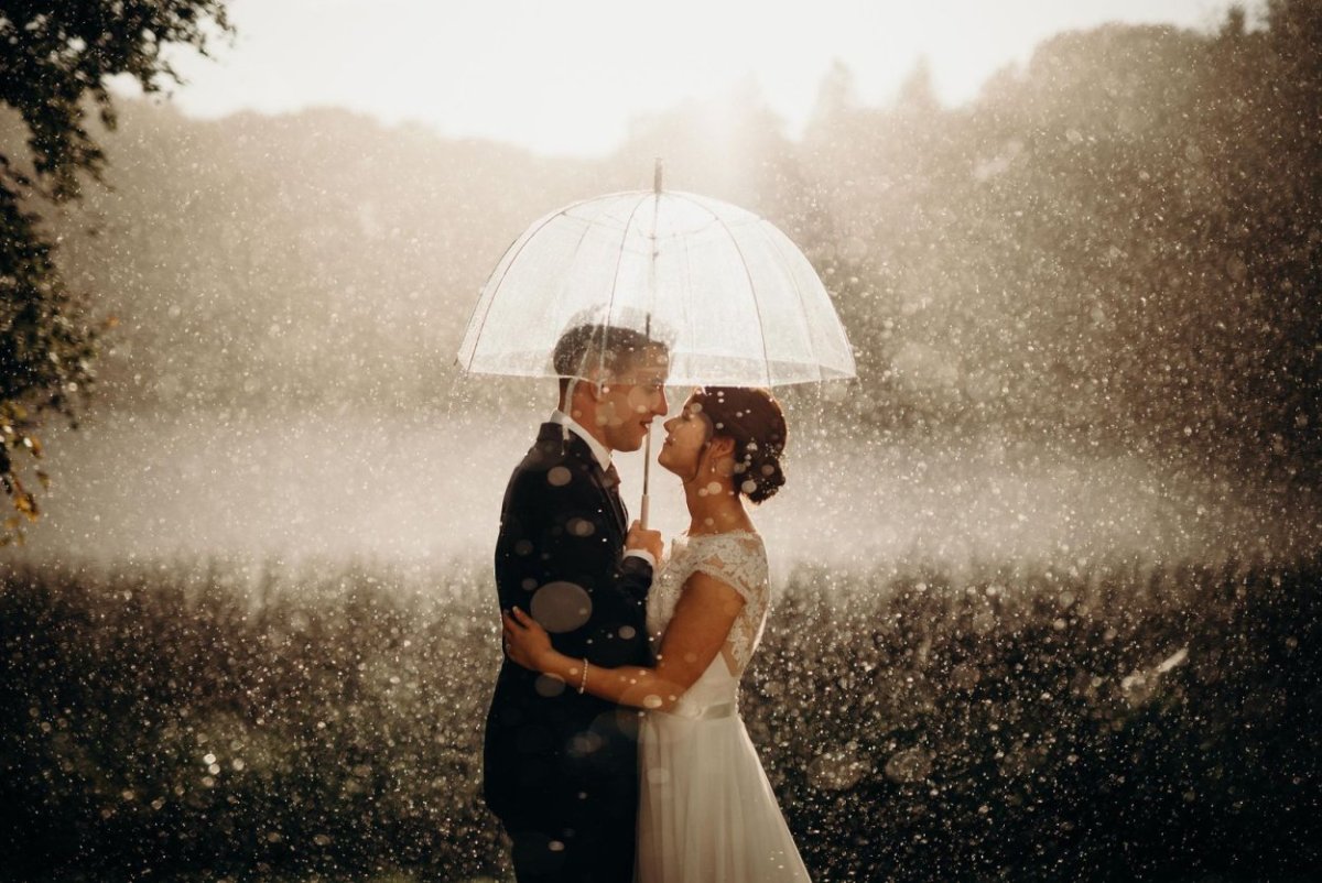 Свадебное поздравление с зонтом