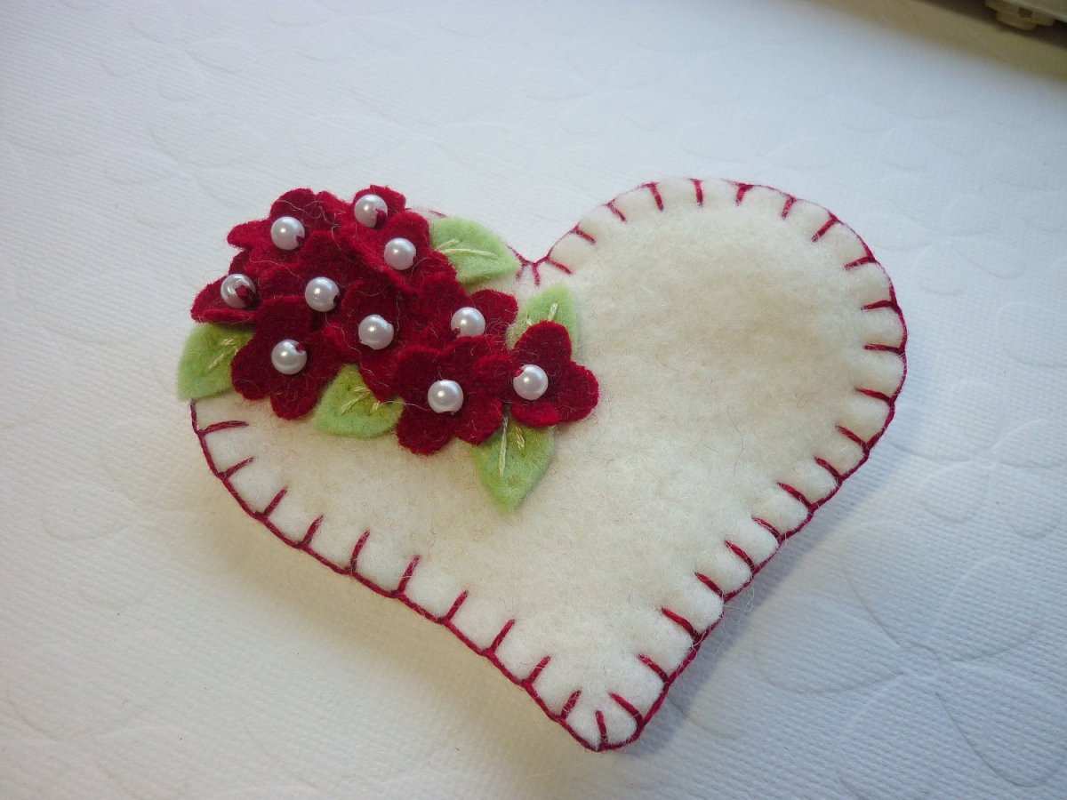 Сердечки из фетра красивые
