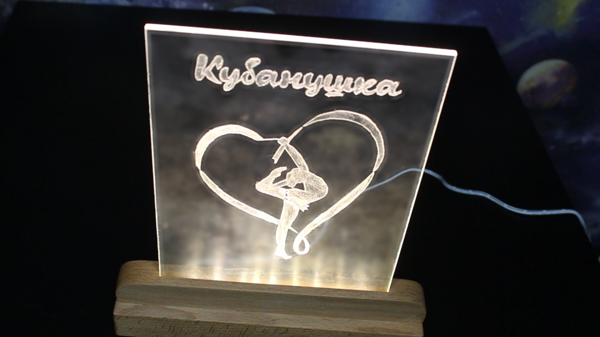 Поделка из оргстекла и светодиодной ленты