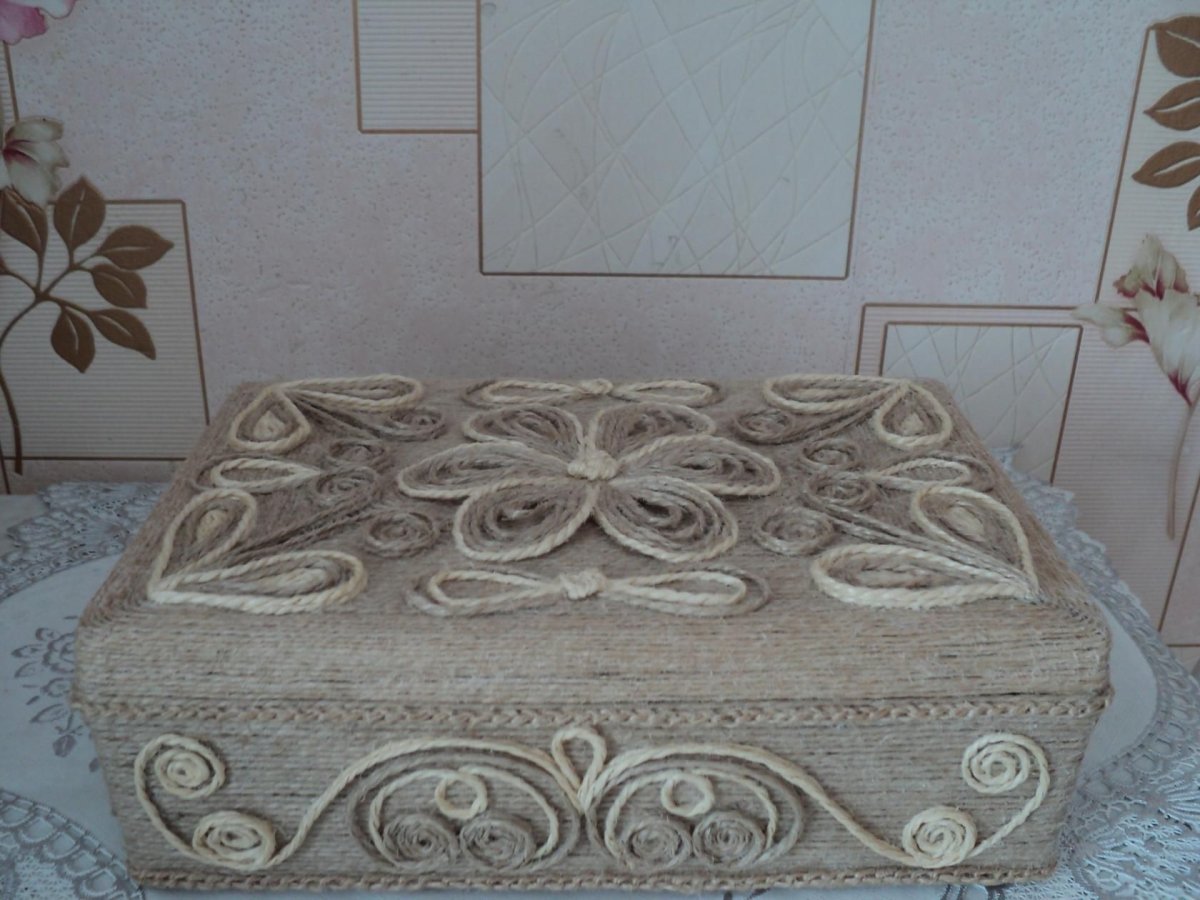 Украшение шкатулки джутом