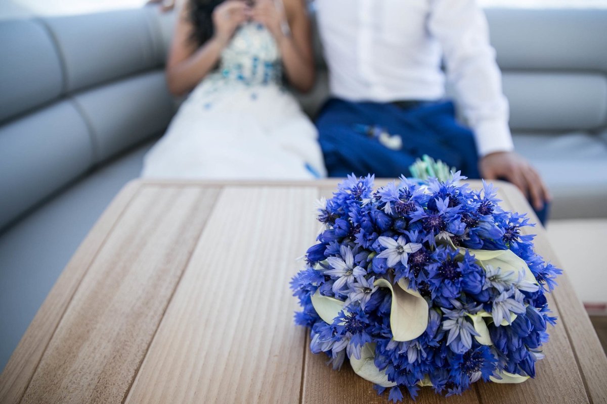 Свадебный букет в бело синем цвете