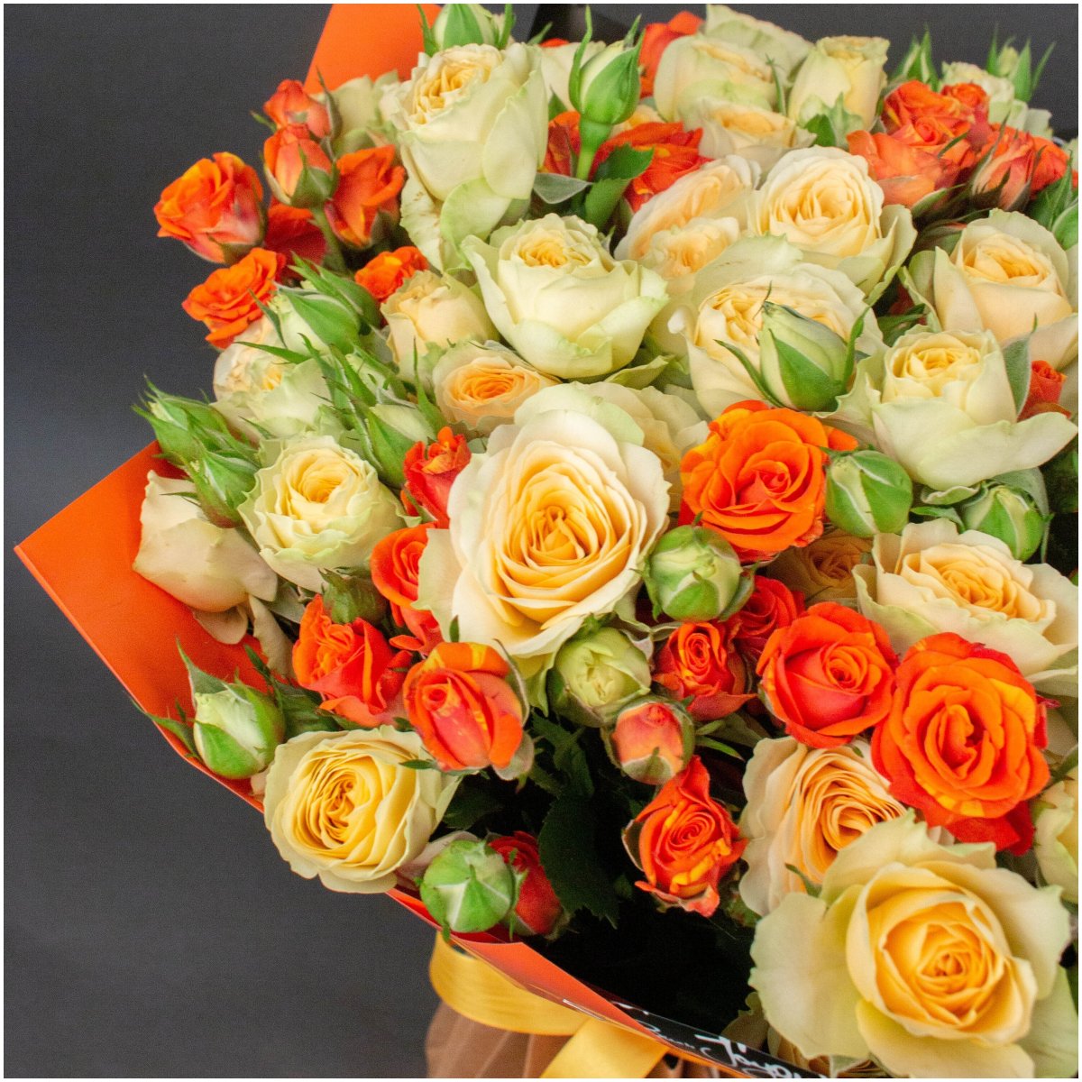 Роза кустовая Orange Queen