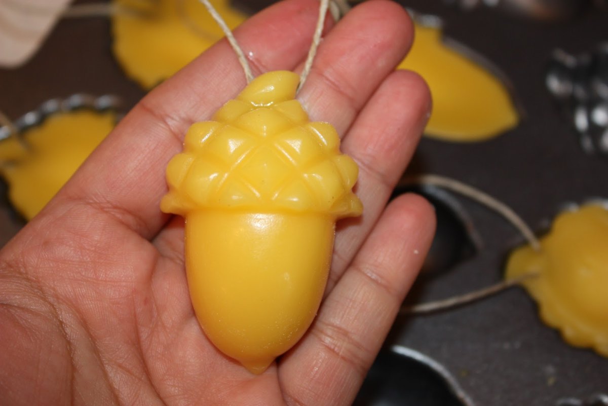 Новогодние игрушки из воска