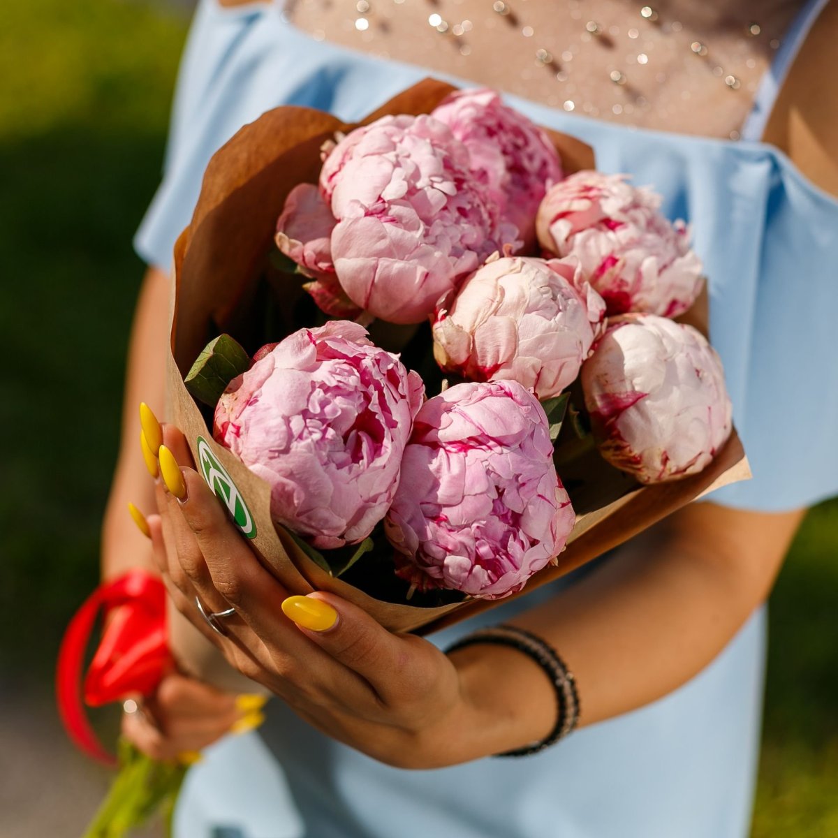 7 Пионов Сара Бернар